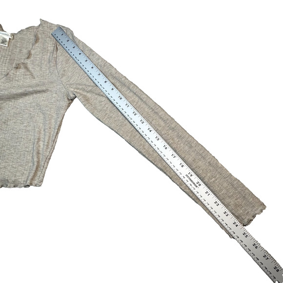 Bozzolo Oatmeal Long Sleeve Button Up Crop Lettuce Hem Blouse Size M Academia - Picture 6 of 11